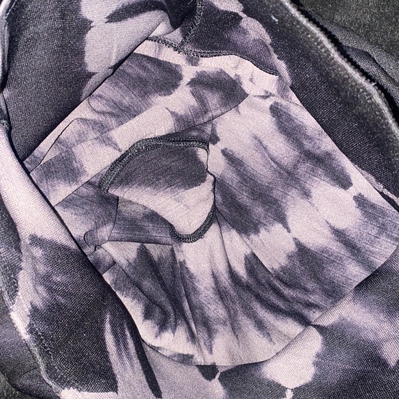 🎱PINK - Victoria's Secret PINK Active Seamless High Waist Tie Dye Capri - Picture 8 of 8